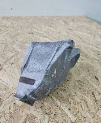 Porsche Macan (95B) Engine mounting bracket 8K0199307