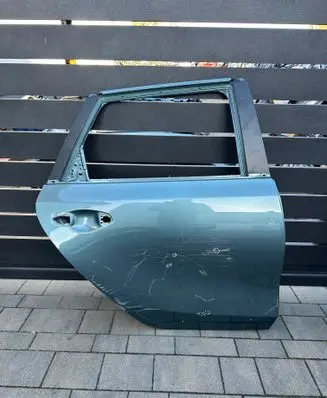 KIA Ceed Rear door