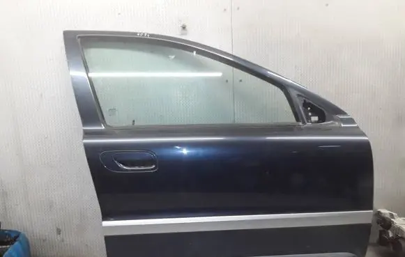 Volvo XC70 Front door