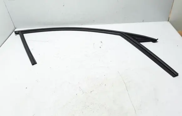 Volvo V60 Rubber seal front door (on door) 