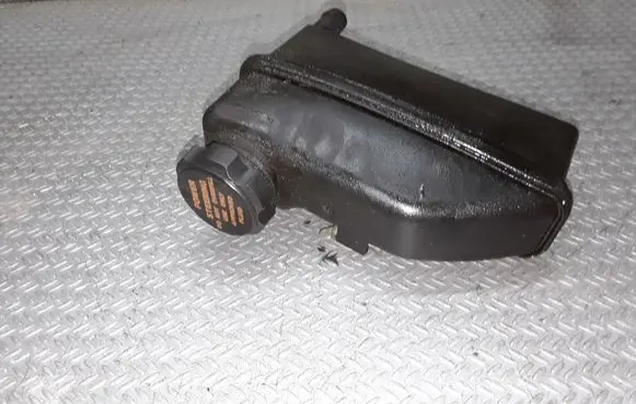 Volvo V70 Power steering fluid tank/reservoir