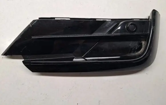 Volkswagen Tiguan Front bumper lower grill 5NN853666B
