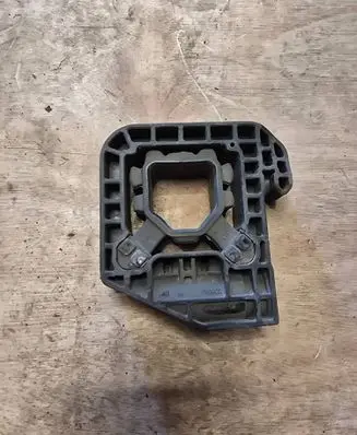 BMW X3 G01 Radiator mount bracket 8642753