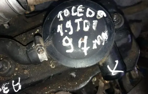 Seat Toledo I (1L) Breather/breather pipe/hose 028129101D 3911170975