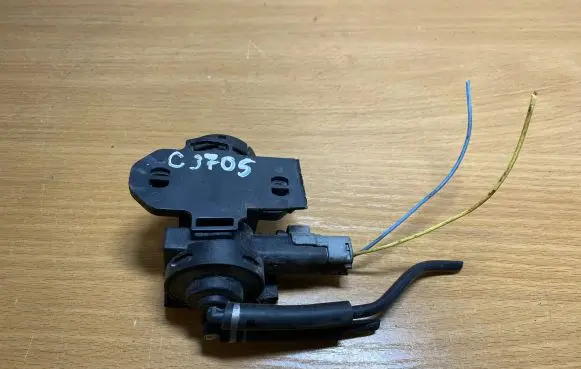 Peugeot 406 Turbo solenoid valve 9635704380 C3705
