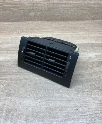 BMW 5 E39 Dash center air vent grill 8376150