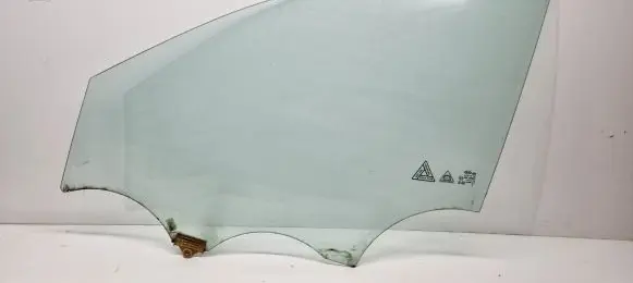 KIA Sorento Front door window glass four-door 82410C5000