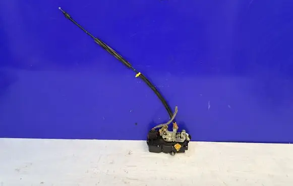 Chevrolet Tahoe Rear door lock 15785127