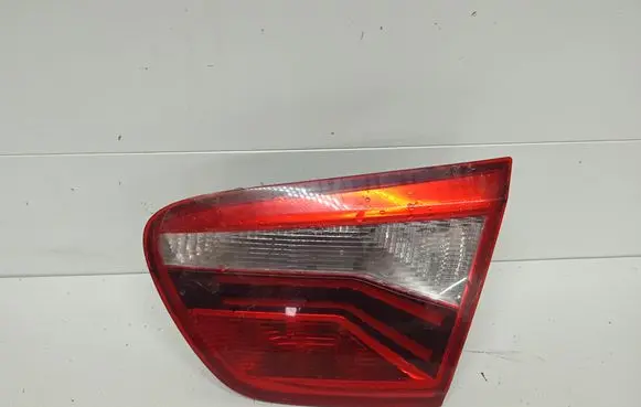 Tailgate rear/tail lights