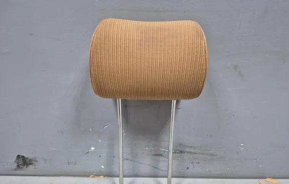 Mercedes-Benz 200 300 W123 Front seat headrest 