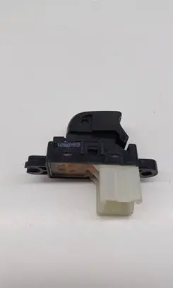 Nissan Qashqai Electric window control switch 1930880