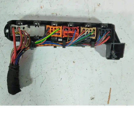 Volkswagen PASSAT B5 Fuse box set 8D1937545B PA66GF