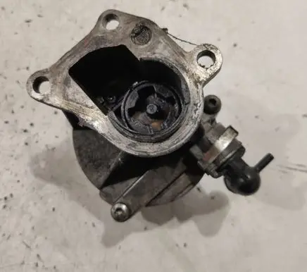 Renault Megane II Vacuum pump D163451325