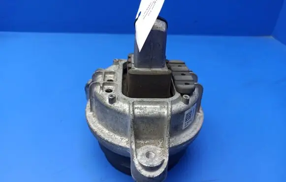 BMW 5 F10 F11 Engine mount bracket 6785602 F036069821