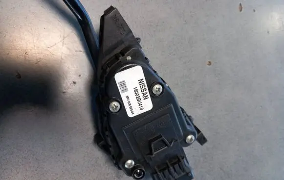 Nissan Almera Tino Accelerator throttle pedal 18002BU410
