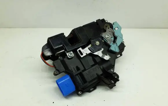 Skoda Octavia Mk2 (1Z) Front door lock 3d1837015ab