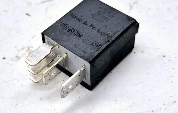 Skoda Fabia Mk2 (5J) Other relay 7M0951253C 95VW10K705EA V23374A10011007