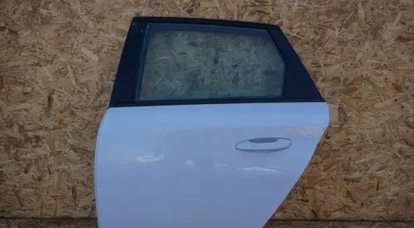 Peugeot 308 Rear door 1819811152