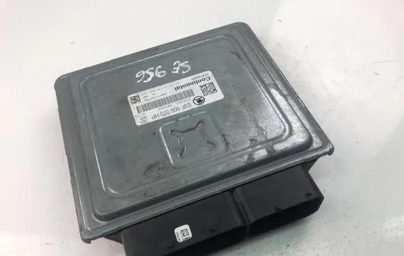 Skoda Fabia Mk2 (5J) Engine control unit/module 03F906070HP