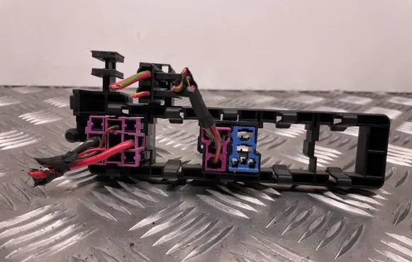 Volkswagen PASSAT B6 Fuse module 1K1937503