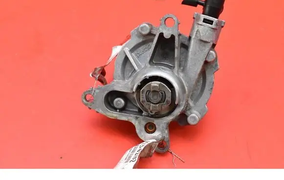 Nissan X-Trail T31 Vacuum pump 146502018R