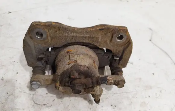 Toyota RAV 4 (XA40) Front brake caliper