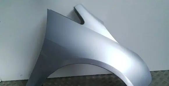 Mitsubishi Grandis Fender