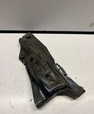 Audi TT TTS Mk2 Fender mounting bracket 8P0821136