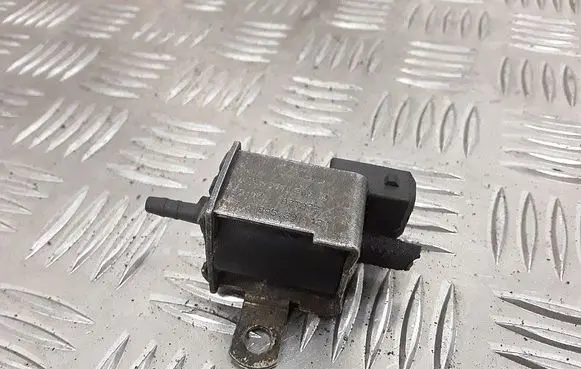 Audi A3 S3 8P Turbo solenoid valve 028906283j 72189530