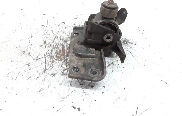 Toyota RAV 4 (XA30) Engine mount bracket