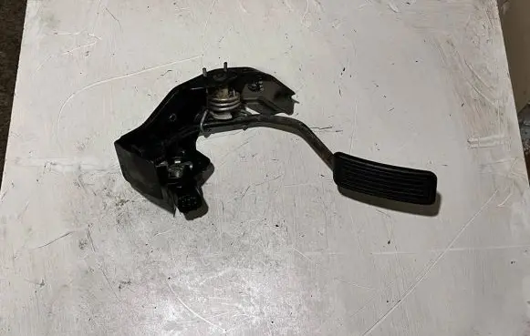 Toyota Avensis T250 Accelerator throttle pedal