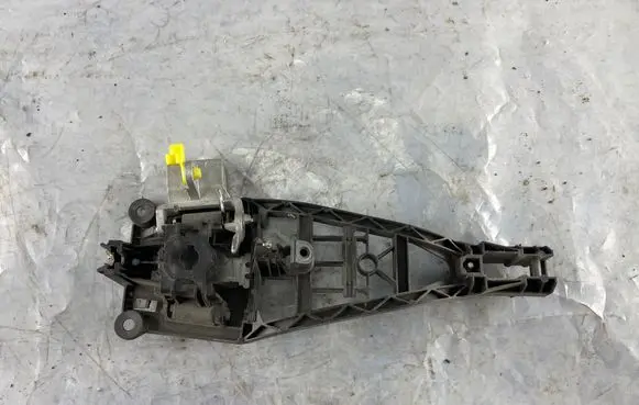 Rear door exterior handle/bracket