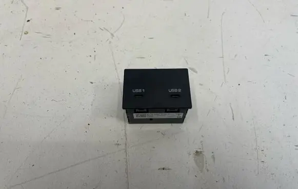 Porsche Cayenne (9Y0 9Y3) USB socket connector 9Y0035736A