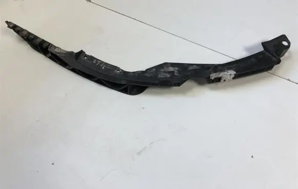 Skoda Octavia Mk2 (1Z) Front bumper mounting bracket 1Z0807184D