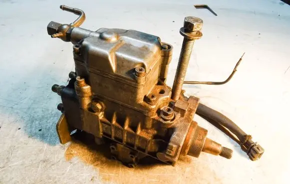 Audi A6 S6 C5 4B Fuel injection high pressure pump 028130115A 0460404969