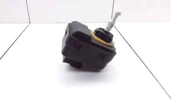 Headlight level adjustment motor