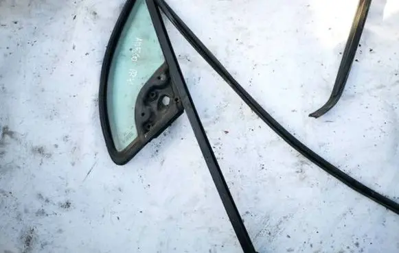 Citroen C3 Front triangle window/glass 
