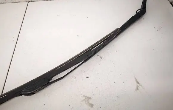 Toyota Avensis T250 Front wiper blade arm 