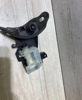 Mercedes-Benz CLS C219 Fuel tank cap lock A2518200197