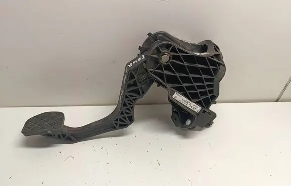 Volkswagen Touran I Clutch pedal 1T1721318C 1T1721059AG