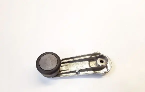 Volkswagen PASSAT B5.5 Rear door window winding handle 443837581D