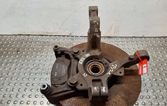 Renault Clio III Front wheel hub spindle knuckle S25056569 8200345945