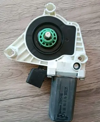 Mercedes-Benz E W238 Front door window regulator motor A0009066206