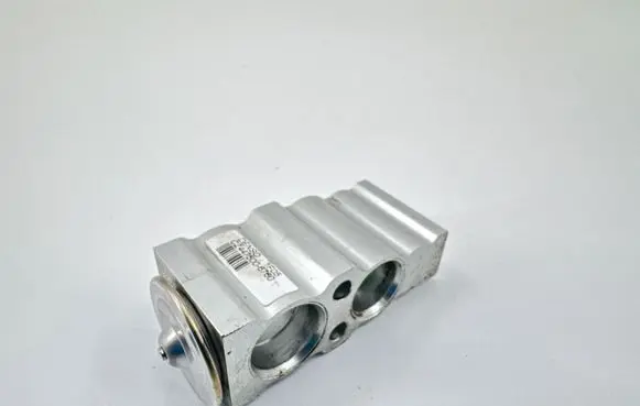Toyota Yaris XP210 Air conditioning (A/C) expansion valve 4475006760