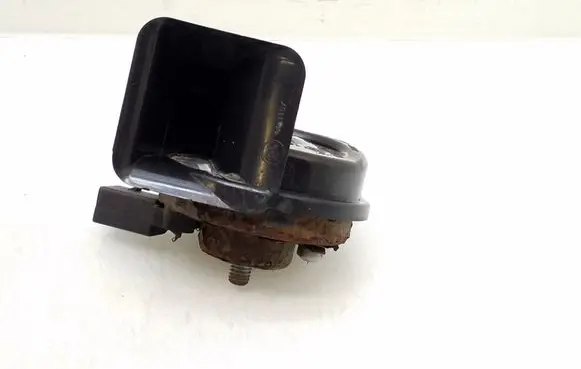 Volkswagen Golf V Horn signal 3881157