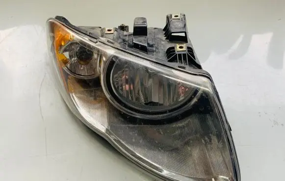 Chrysler Town & Country IV Headlight/headlamp 90034191