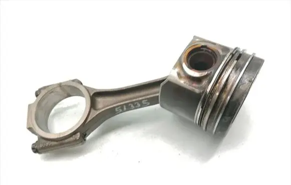 Volkswagen Eos Piston with connecting rod 