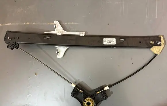 Volkswagen T-Cross Front door window regulator with motor 2GM839402F 221022A 1VW0002800