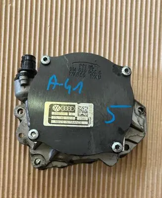 Skoda Superb B6 (3T) Vacuum pump 03L145100B 03L145100