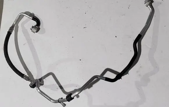Audi Q3 8U Air conditioning (A/C) pipe/hose 8U0816743J
